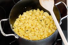 Kartoffelsuppe mit Lauch und M&ouml;hren - www.qevorlanix.pro