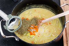Kartoffelsuppe mit Lauch und M&ouml;hren - www.qevorlanix.pro