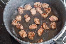 Klassisches Rindergulasch - Gulasch Rezept - www.qevorlanix.pro