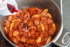 Klassisches Rindergulasch - Gulasch Rezept - www.qevorlanix.pro