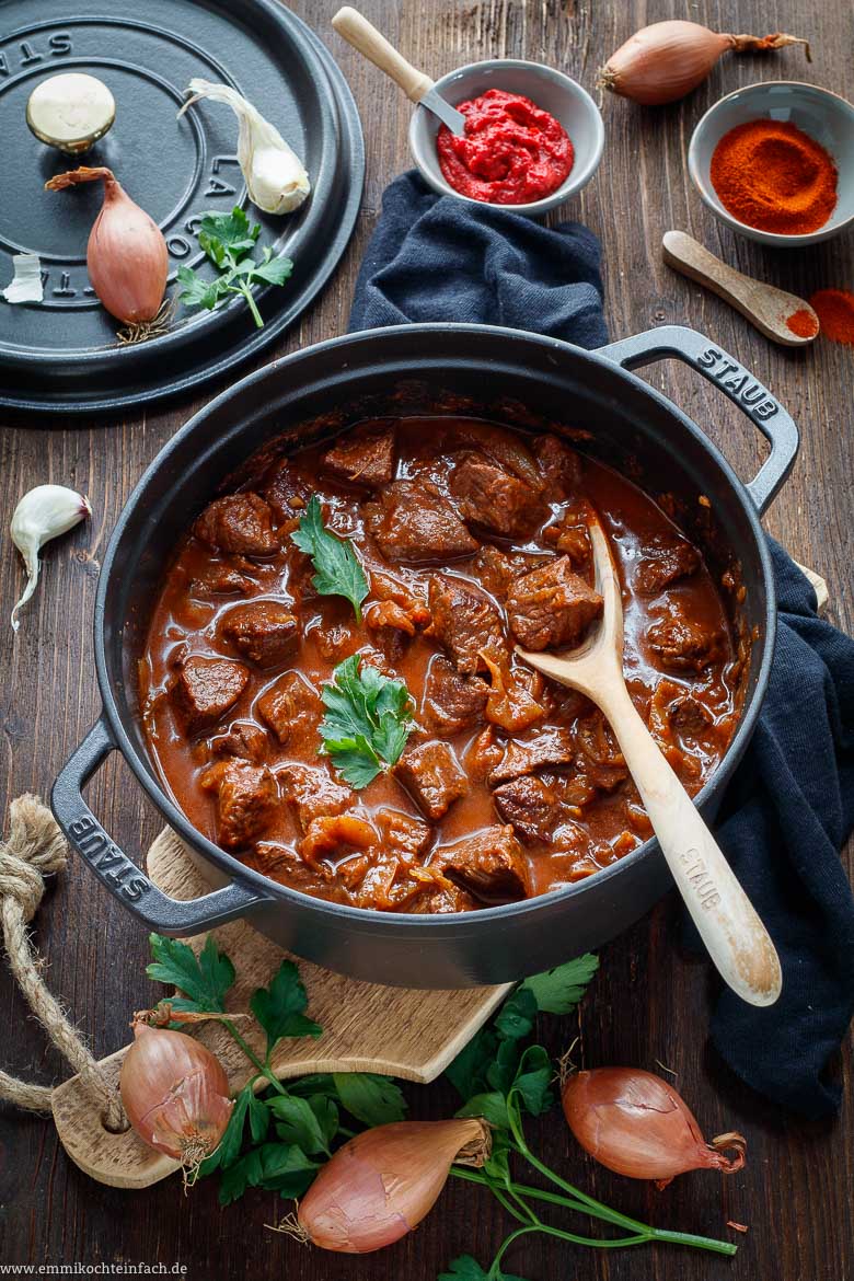 Klassisches Rindergulasch - Gulasch Rezept - www.qevorlanix.pro