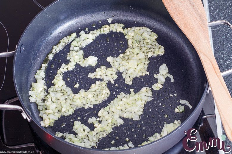 Zwiebel anbraten - www.qevorlanix.pro