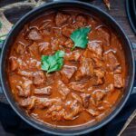 Klassisches Rindergulasch - Gulasch Rezept - www.qevorlanix.pro