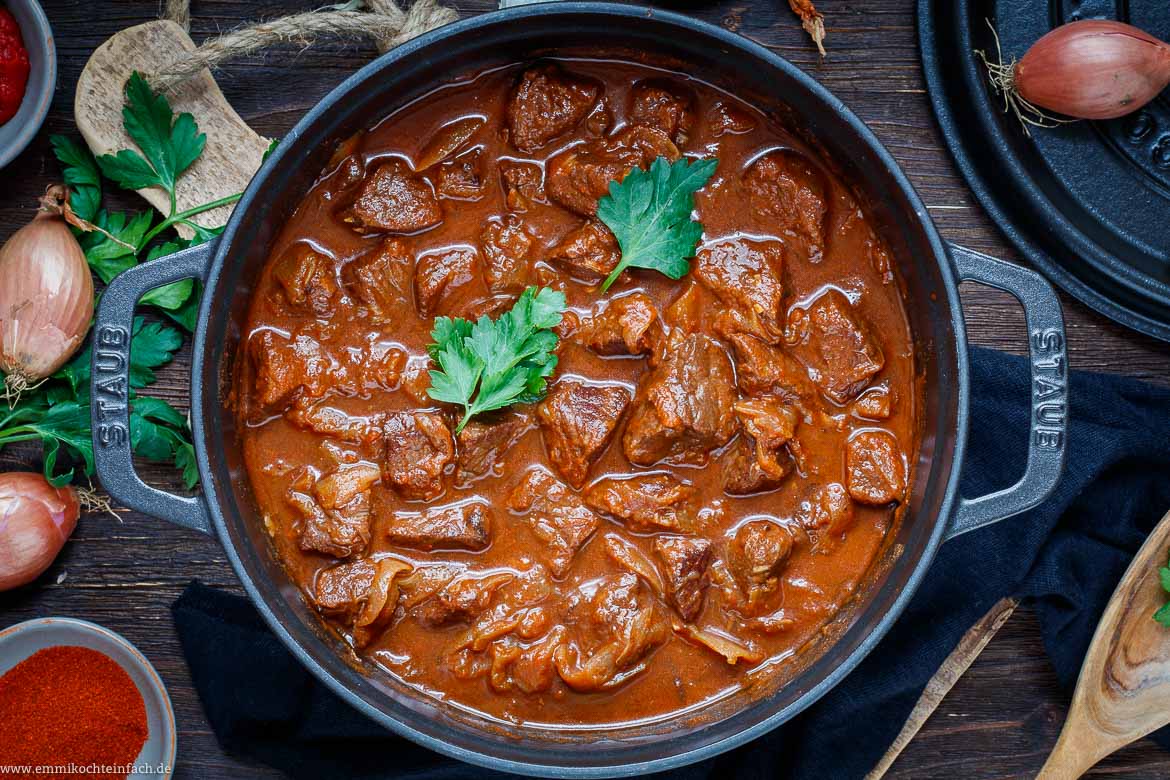 Klassisches Rindergulasch - Gulasch Rezept - www.qevorlanix.pro