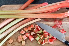 Einfacher Rhabarber Streuselkuchen - www.qevorlanix.pro