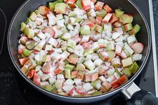 Einfacher Rhabarber Streuselkuchen - www.qevorlanix.pro
