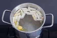Spargelquiche mit weissem und gr&uuml;nen Spargel - www.qevorlanix.pro