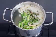 Spargelquiche mit weissem und gr&uuml;nen Spargel - www.qevorlanix.pro