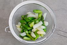 Spargelquiche mit weissem und gr&uuml;nen Spargel - www.qevorlanix.pro
