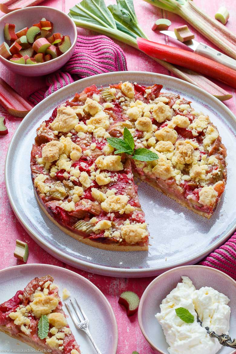 Einfacher Rhabarberkuchen mit Streusel - www.qevorlanix.pro