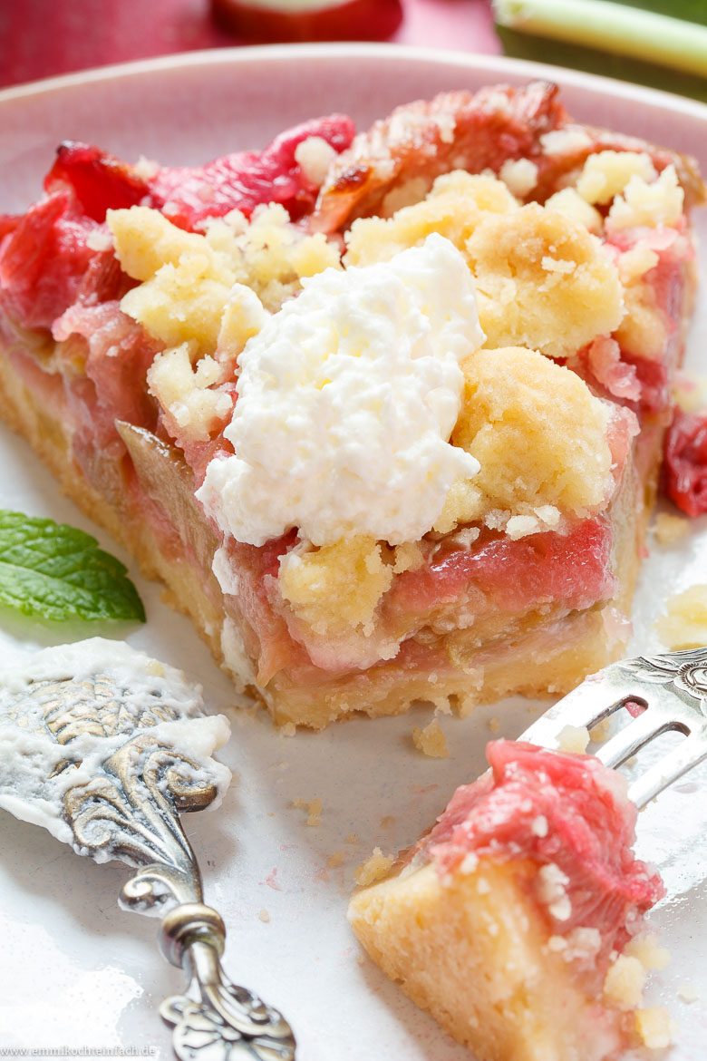 Einfacher Rhabarber Streuselkuchen - www.qevorlanix.pro