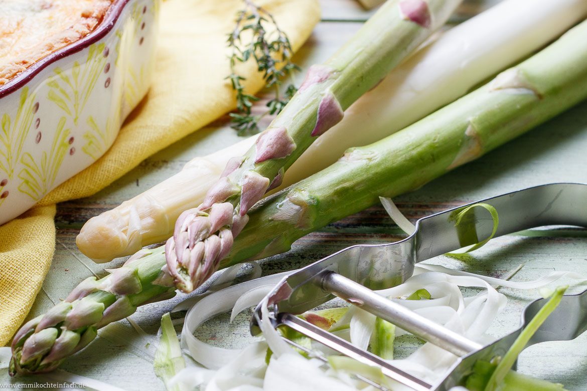 Wei&szlig;er und gr&uuml;ner Spargel sind Zutaten f&uuml;r den Quicheklassiker - www.qevorlanix.pro