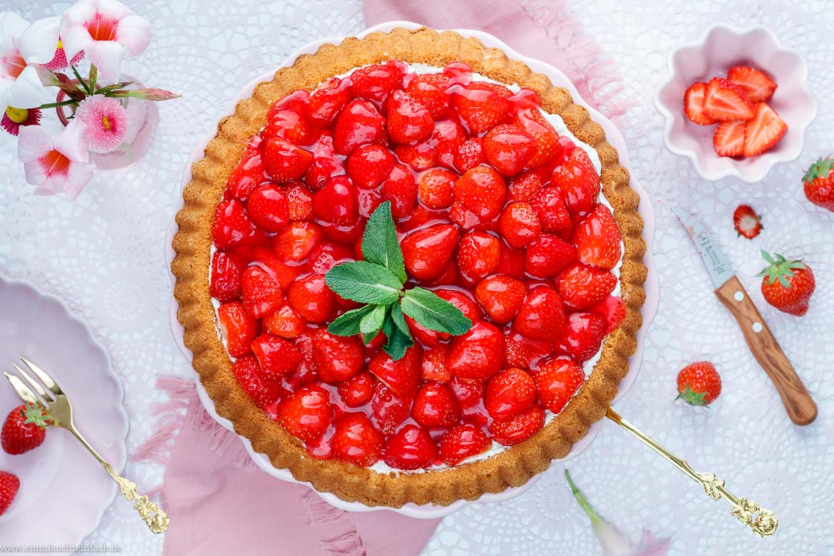 Erdbeerkuchen mit Mascarpone-Creme genussbereit