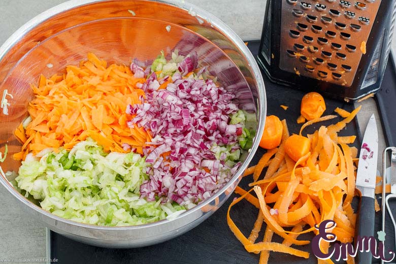 Gem&uuml;se schneiden f&uuml;r Cole Slaw - www.qevorlanix.pro