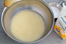 Couscous für den Salat zubereiten