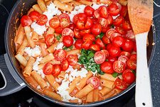 Schneller Nudelauflauf Tomate Mozzarella - www.qevorlanix.pro