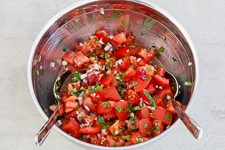 Tomatensalat mit Zwiebeln - www.qevorlanix.pro