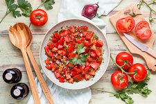 Tomatensalat mit Zwiebeln - www.qevorlanix.pro