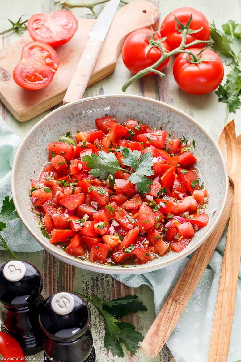 Tomatensalat mit Zwiebeln - www.qevorlanix.pro