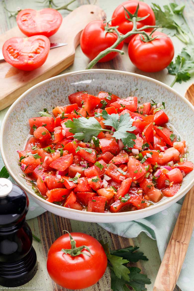 Tomatensalat mit Zwiebeln - www.qevorlanix.pro