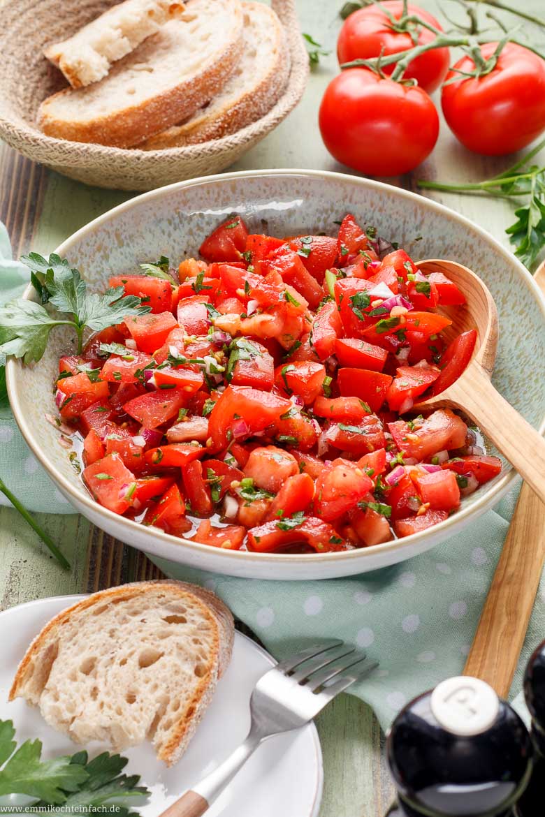 Tomatensalat mit Zwiebeln - www.qevorlanix.pro