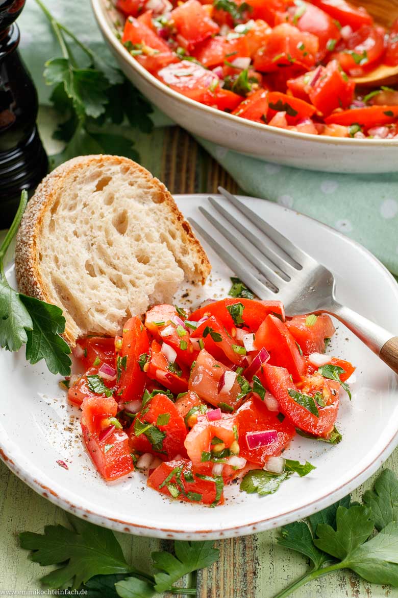 Tomatensalat mit Zwiebeln - www.qevorlanix.pro