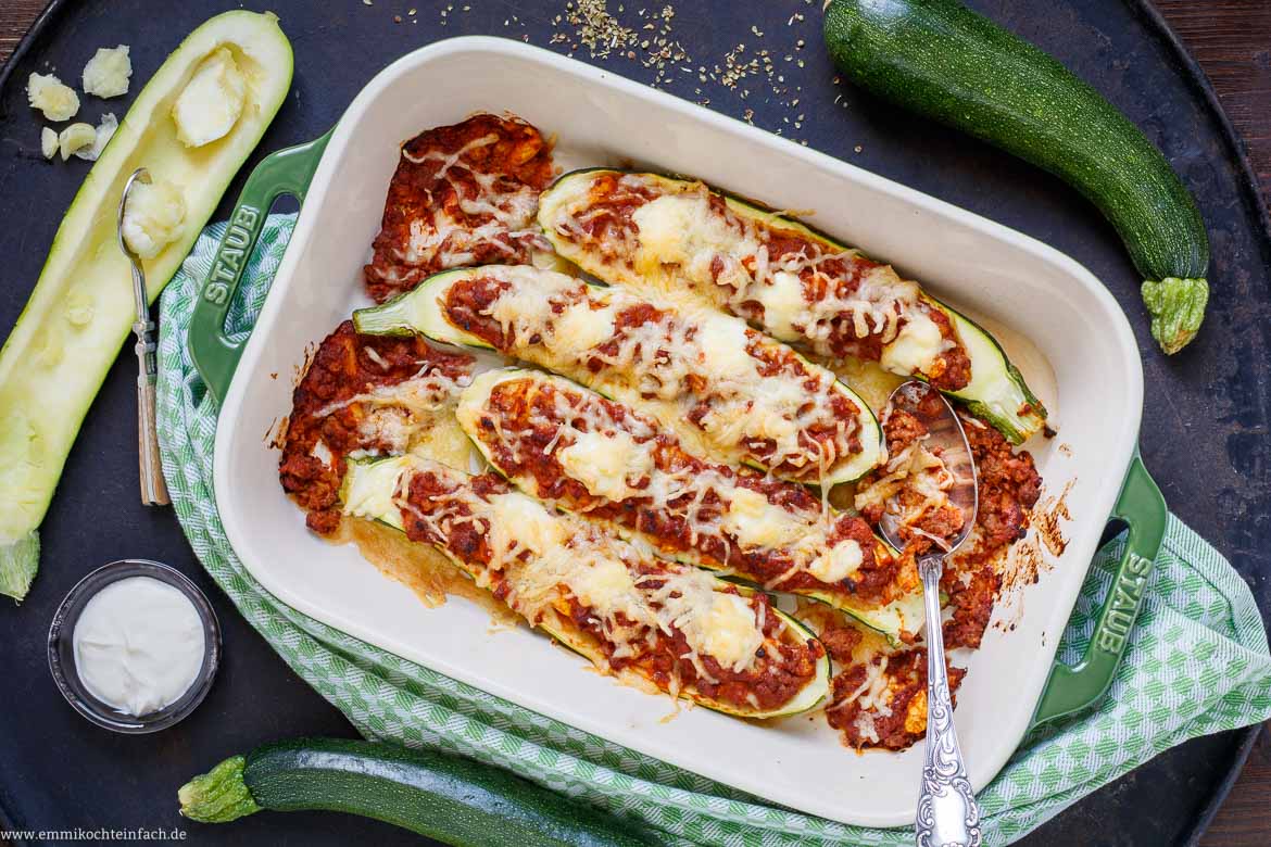 Zucchinihälften gefüllt mit Hackfleisch - www.qevorlanix.pro