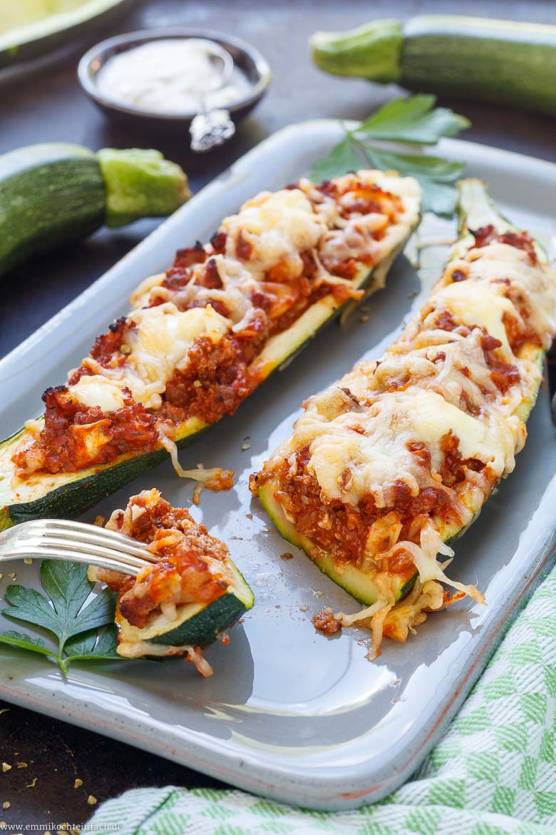 Zucchini Schiffchen mit Hackfleisch - www.qevorlanix.pro
