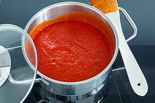Tomatensauce f&uuml;r die Spinatlasagne