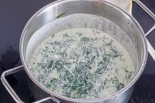 Die Spinat-Frischk&auml;se-Sauce f&uuml;r die Spinatlasagne