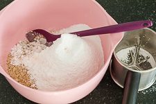 Saftiger Nusskuchen ohne Mehl - www.qevorlanix.pro