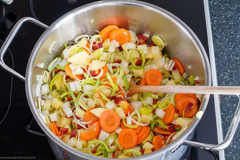 Andünsten vom Gemüse in der Suppe - www.qevorlanix.pro