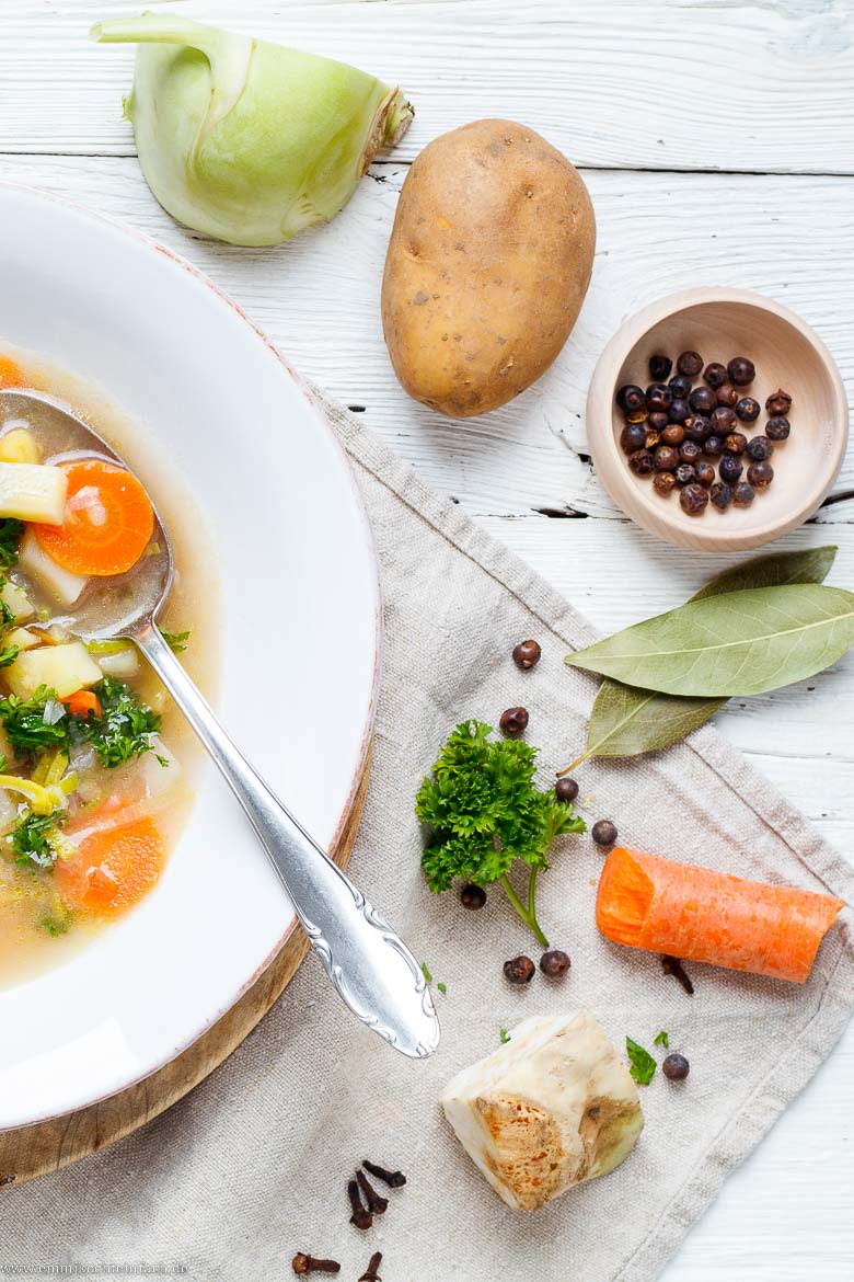 Die Zutaten für die Gemüse Suppe - www.qevorlanix.pro