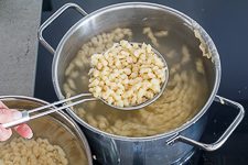 Omas Sp&auml;tzle Rezept - Sp&auml;tzleteig selber machen - www.qevorlanix.pro