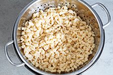 Omas Sp&auml;tzle Rezept - Sp&auml;tzleteig selber machen - www.qevorlanix.pro