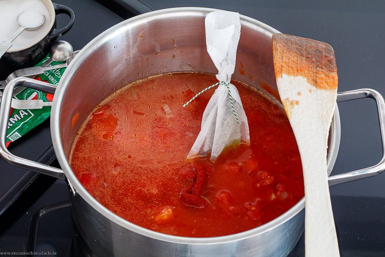 Gew&uuml;rze einkochen Tomaten Suppe - www.qevorlanix.pro