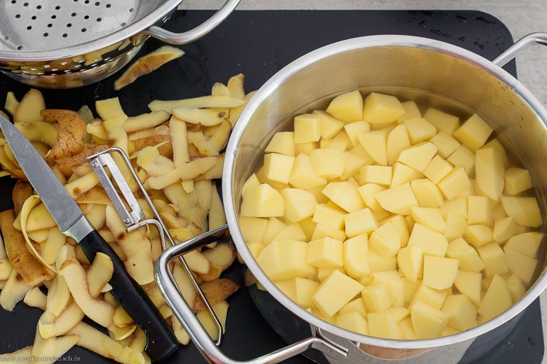Kartoffeln f&uuml;r den Gem&uuml;se-Auflauf - www.qevorlanix.pro