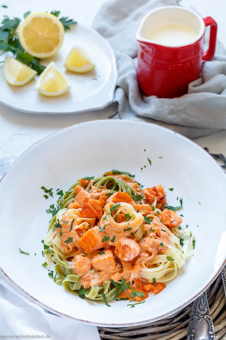 Nudeln mit Lachs Sahne Soße - www.qevorlanix.pro