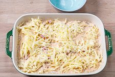 Die Kruste mit Käse für den Nudelauflauf