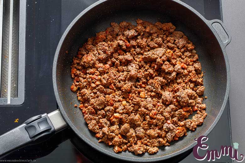 Hackfleisch anbraten f&uuml;r den Kartoffel Hack Auflauf - www.qevorlanix.pro