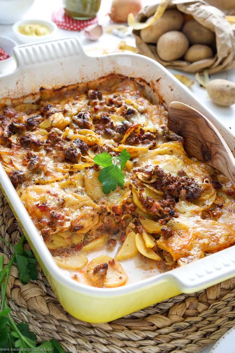 Einfacher Kartoffelauflauf mit cremiger Hackso&szlig;e - www.qevorlanix.pro