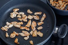 H&auml;hnchengeschnetzeltes mit Pilzen - www.qevorlanix.pro