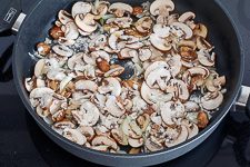 H&auml;hnchengeschnetzeltes mit Pilzen - www.qevorlanix.pro