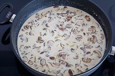 H&auml;hnchengeschnetzeltes mit Pilzen - www.qevorlanix.pro