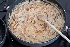 H&auml;hnchengeschnetzeltes mit Pilzen - www.qevorlanix.pro