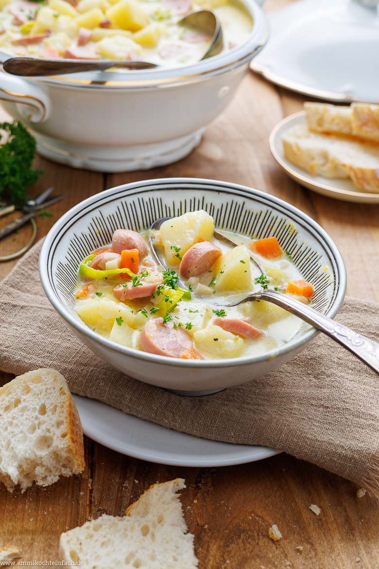 Omas Suppe mit Kartoffeln und W&uuml;rstchen
