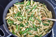 Pasta mit grünem Spargel - www.qevorlanix.pro