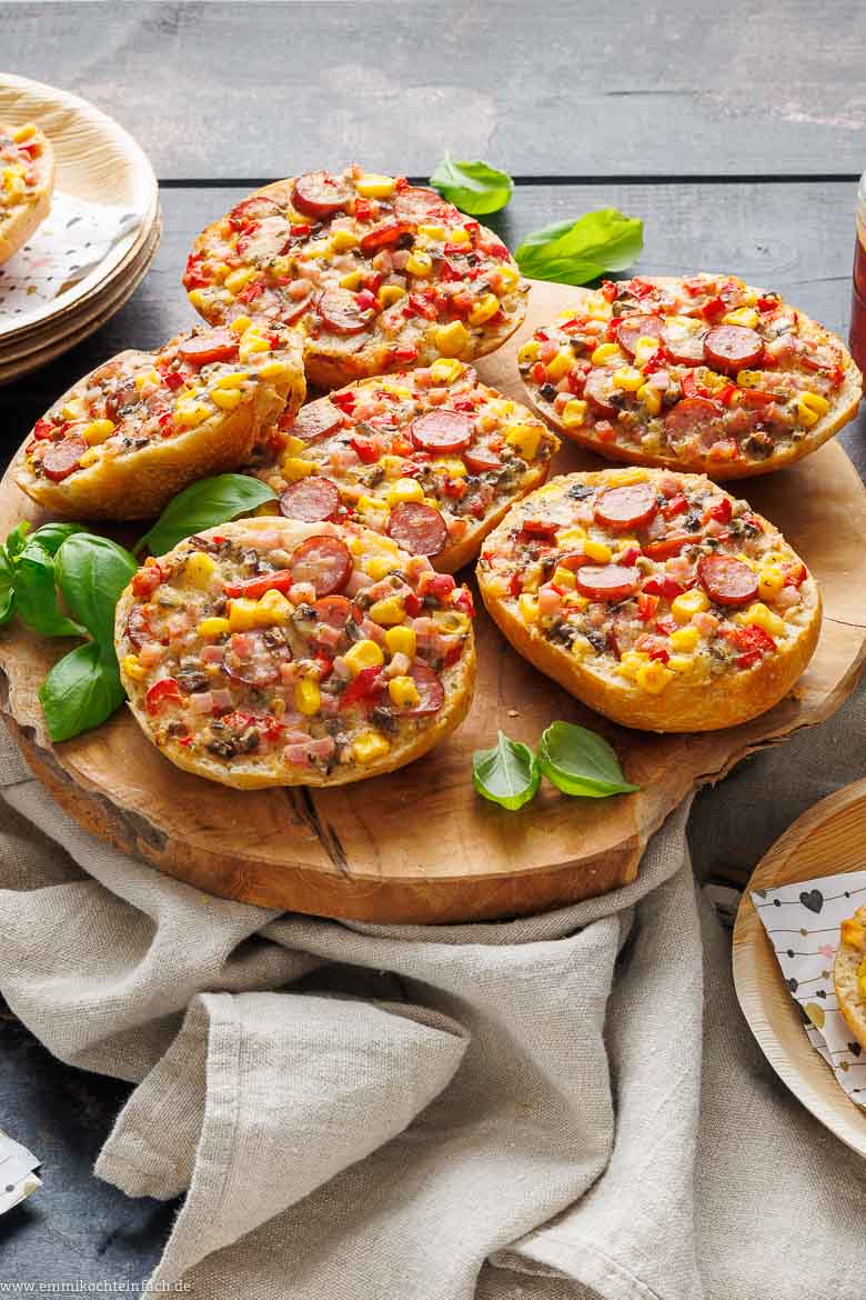 Knusprige Pizzabrötchen selber machen