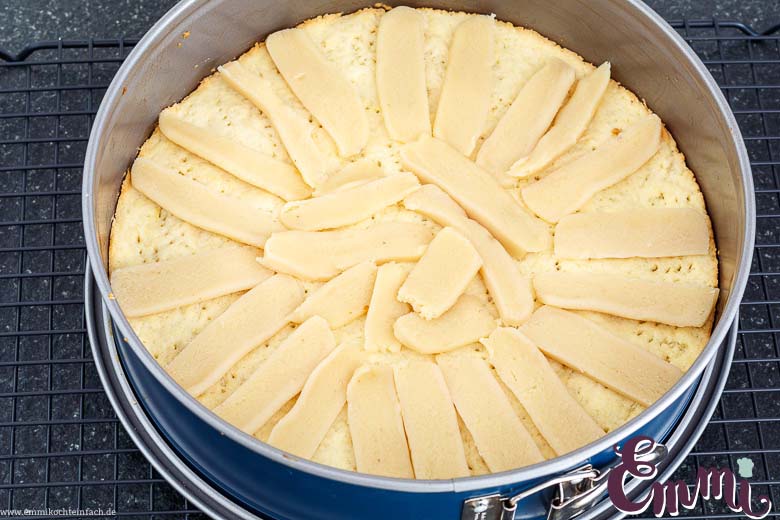 Marzipan für den Kirsch Streuselkuchen