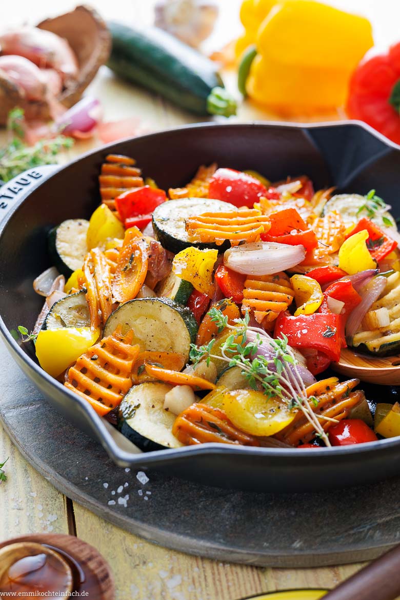 Bunte Gem&uuml;sepfanne mit mediterraner W&uuml;rze